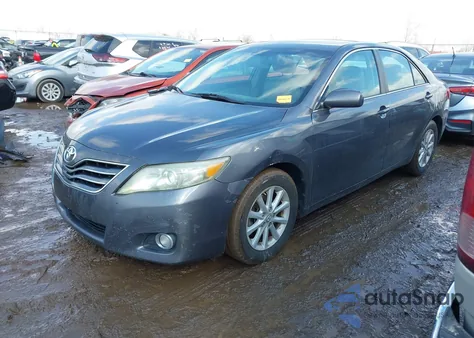 2010 Toyota Camry Xle z USA, uszkodzony, nr VIN 4T1BF3EK5AU070506